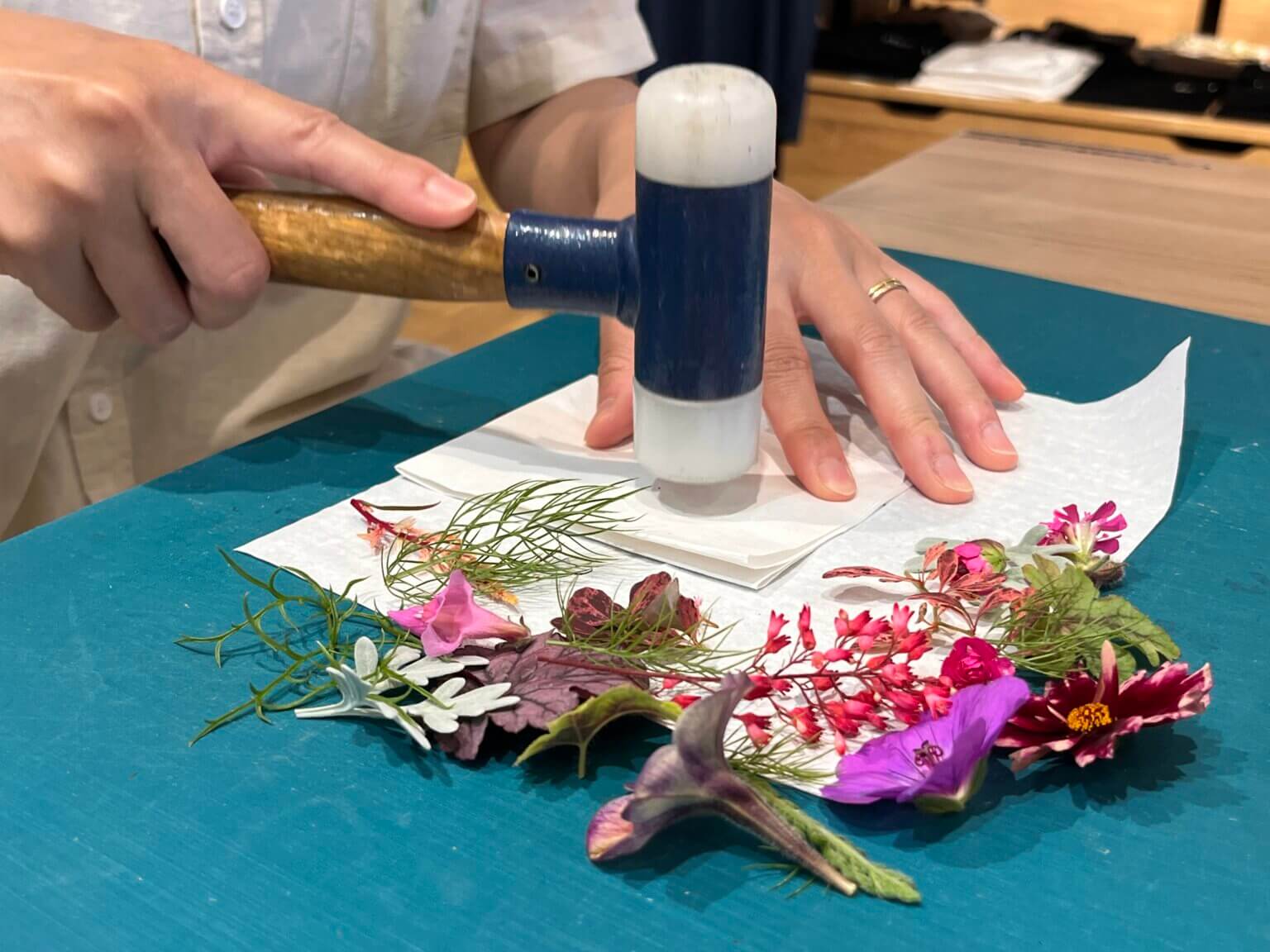 Tonton Flower Art workshop – pounding seasonal flowers from Hana-no-Eki onto Japanese washi paper